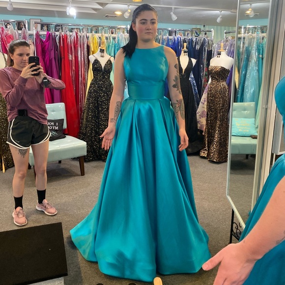 Sherri Hill Dress - Picture 5 of 8